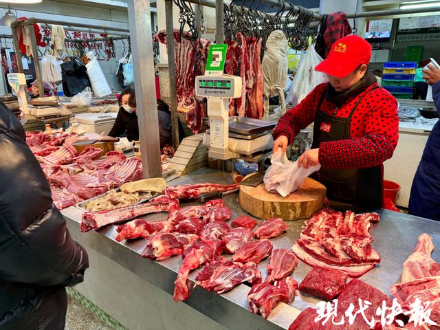 牛肉价格暴跌？商务部启动调查！记者探访：南京鲜切牛肉价格微降(图2)