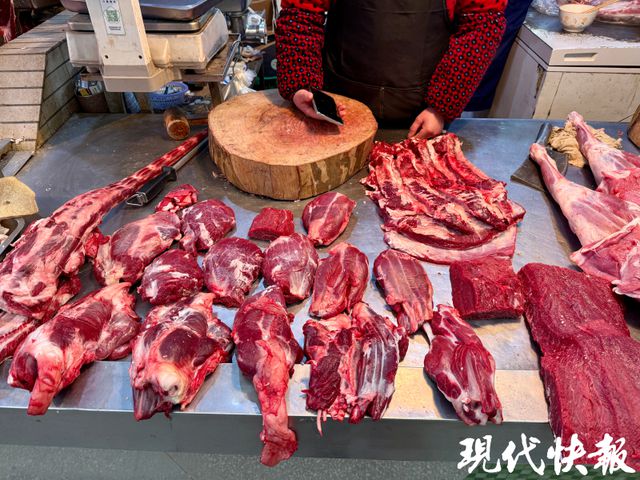牛肉价格暴跌？商务部启动调查！记者探访：南京鲜切牛肉价格微降(图3)